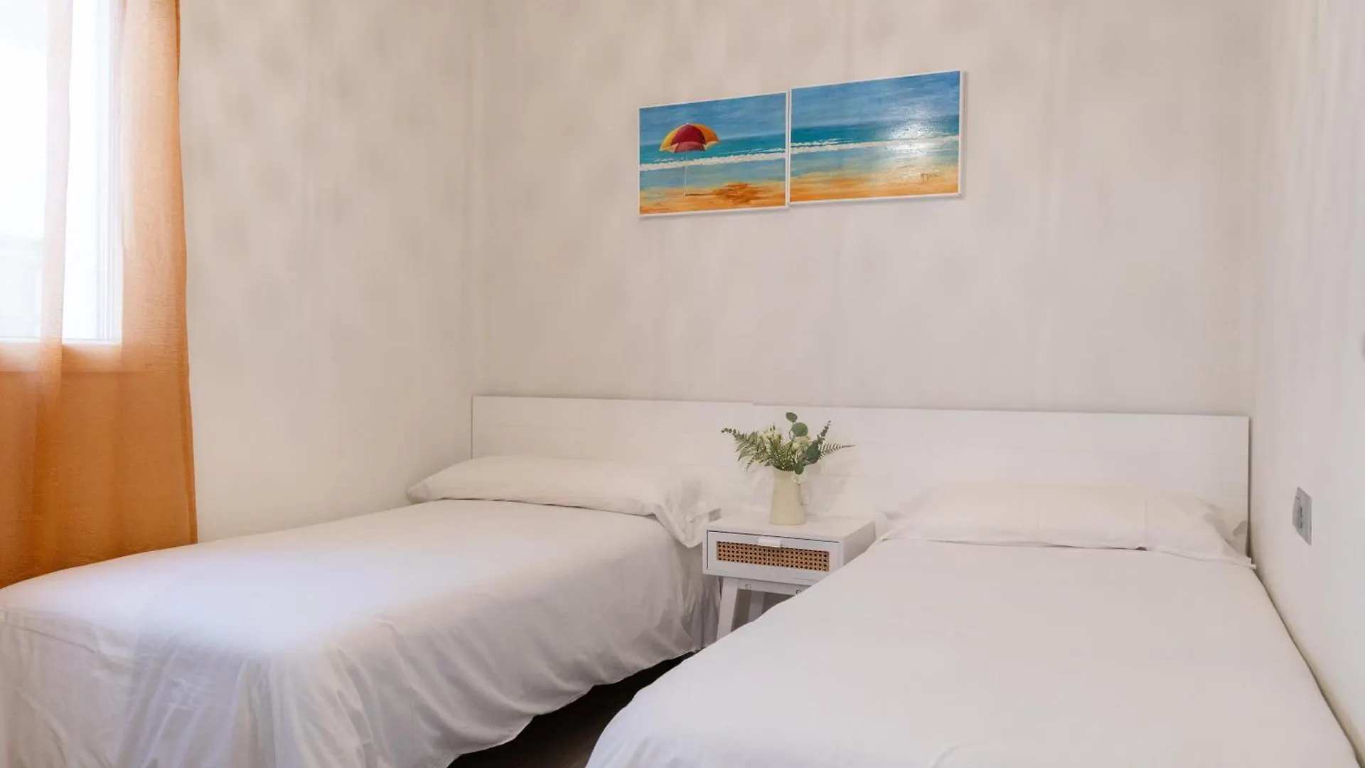 Apartamento Triana Centro dos dormitorios a estrenar Sevilla 0*,  España